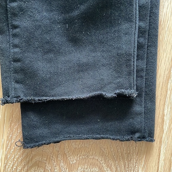 ✨Closet Clearout Flash Sale✨
Uniqlo Black Jeans Women - Picture 4 of 8